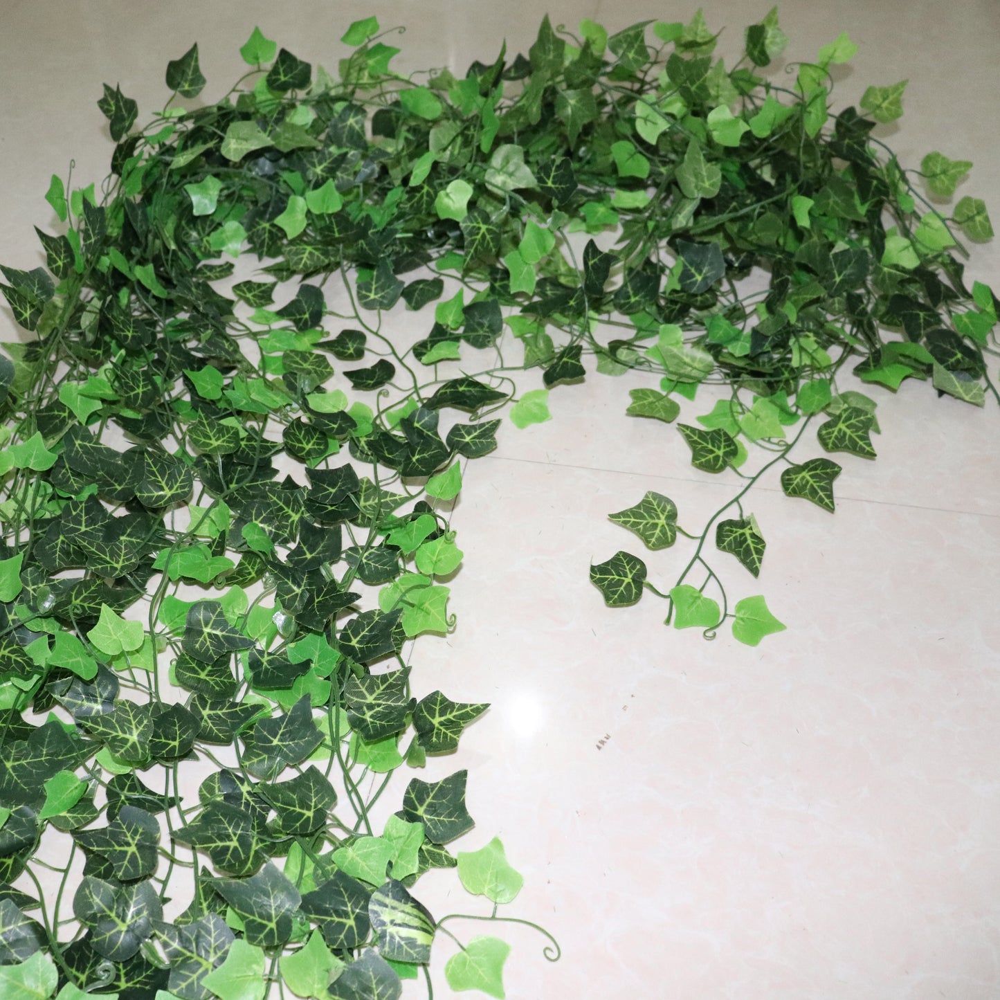 Artificial Ivy Leaf Garland - 2.4M Length - Home Decor, Green Ivy Wreath, Lifelike Foliage