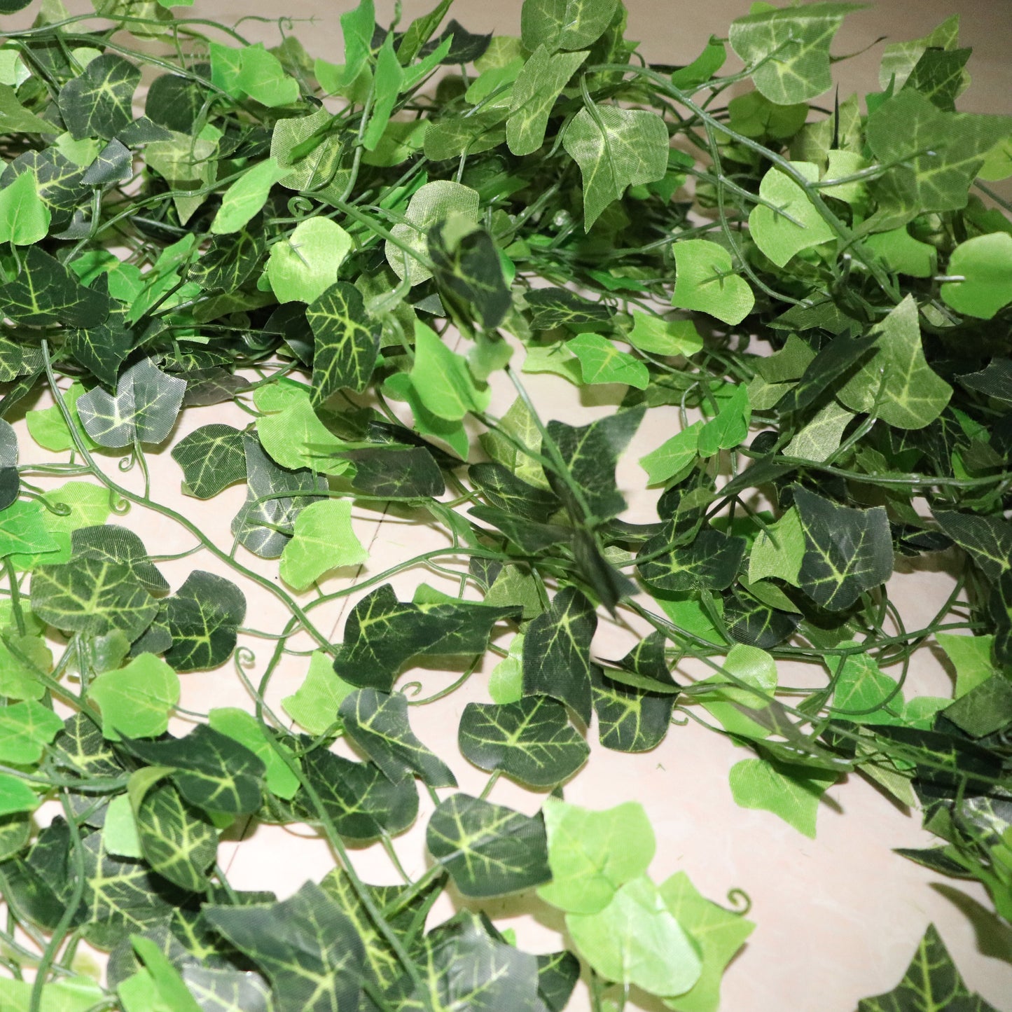 Artificial Ivy Leaf Garland - 2.4M Length - Home Decor, Green Ivy Wreath, Lifelike Foliage